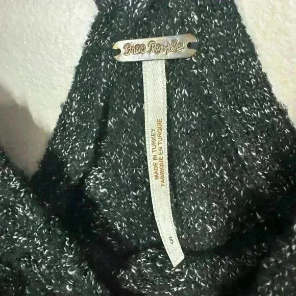 Free people black noir knit cropped tank sweater adjustable button straps small - Picture 3 of 8